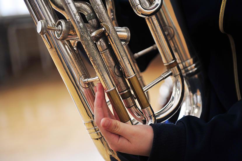 【ユーフォニアム】管が古くピストンが押しづらいユーフォニアム。満足な音が出ないことが悔しい...でもみんなの音を支えたい！