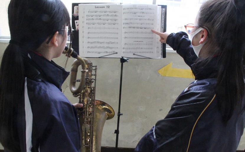 【バリトンサックス】重低音で吹奏楽を支えるバリトンサックス。さびやへこみが多く重低音パートを支えきれません‥。