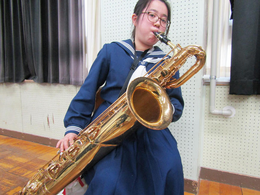 【バリトンサックス】錆とへこみのあるバリトンサックス...非常に音が出にくい状態で演奏する度にとても困っています。